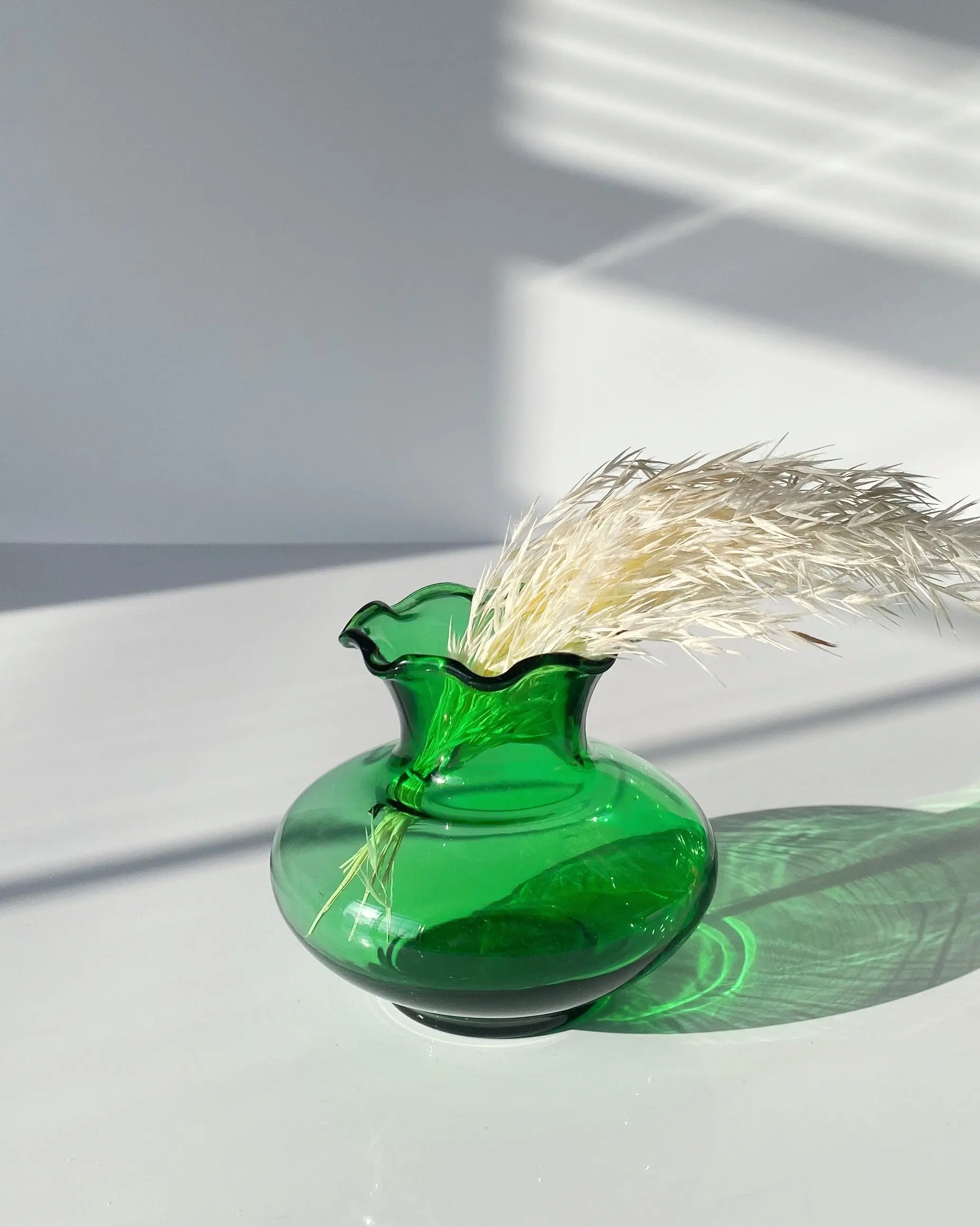 ISABEL PETITE VASE IN GREEN SHOP LAIT