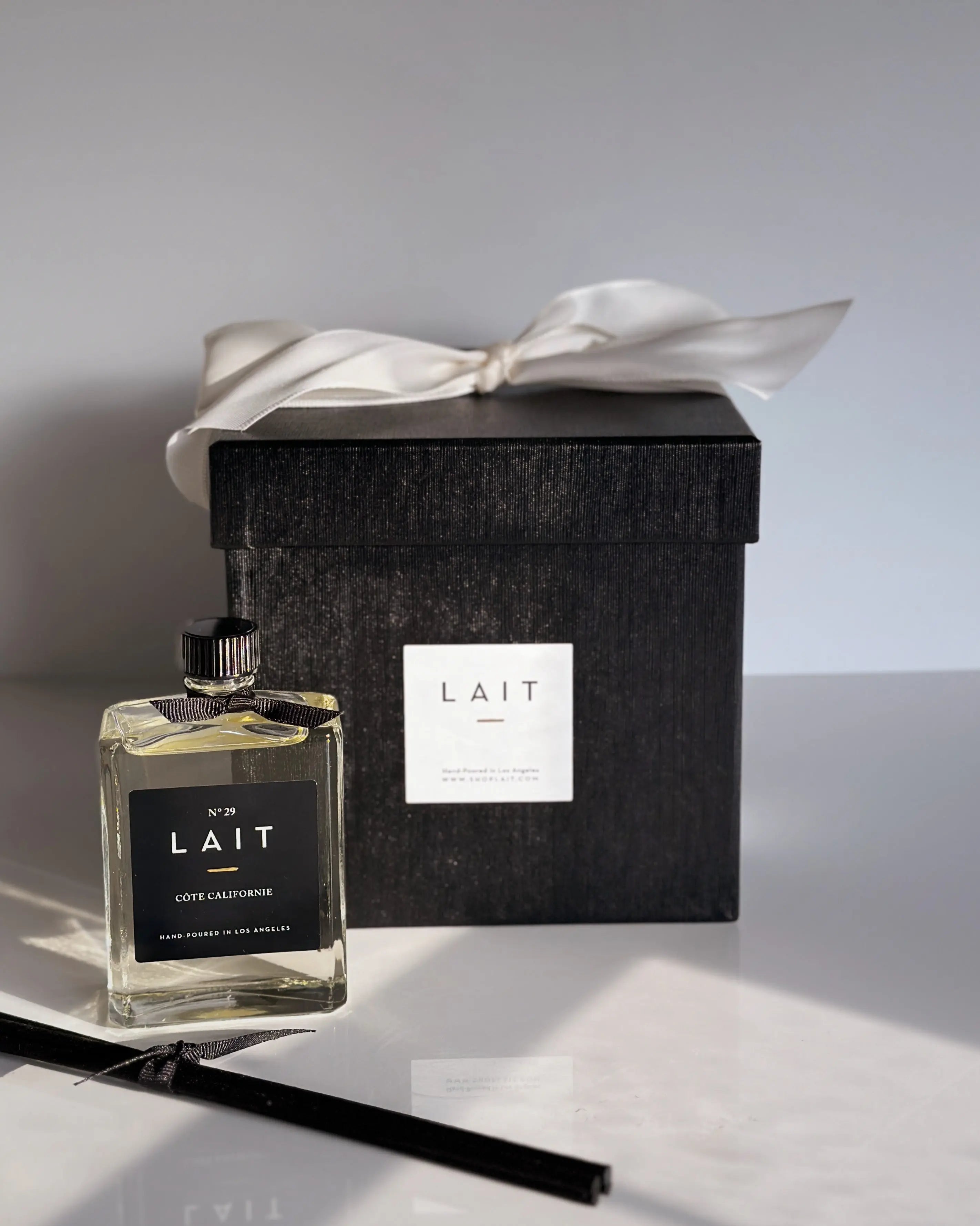 SIGNATURE CANDLE AND REED DIFFUSER SET (DELUXE GIFT BOX) SHOP LAIT